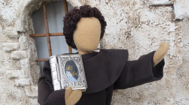 Martin Luther mit Bibel
