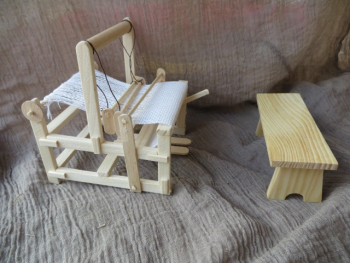 Webstuhl Miniatur mit Sitzbank